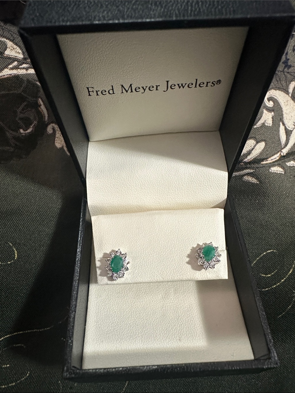 10K White Gold w/ Emerald & Diamond Accents